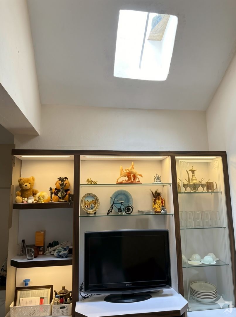 4 Anna Best House on sale