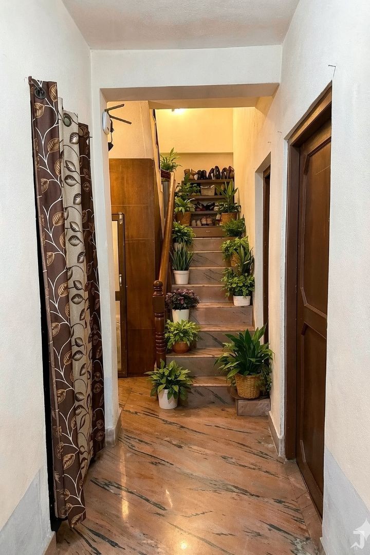 4 Anna Best House on sale