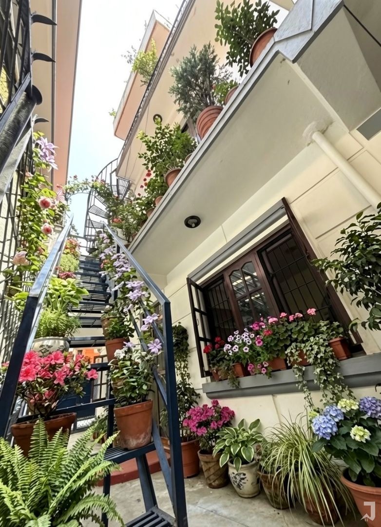4 Anna Best House on sale