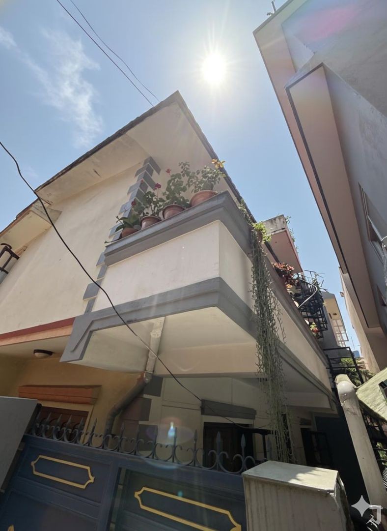4 Anna Best House on sale